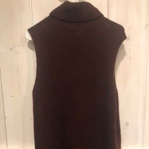 Women’s long sleeveless sweater